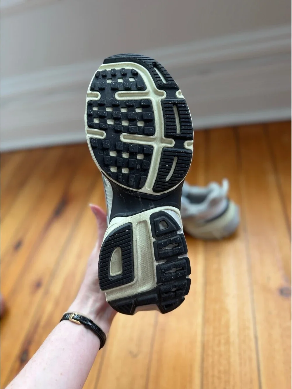 Nike women v2k